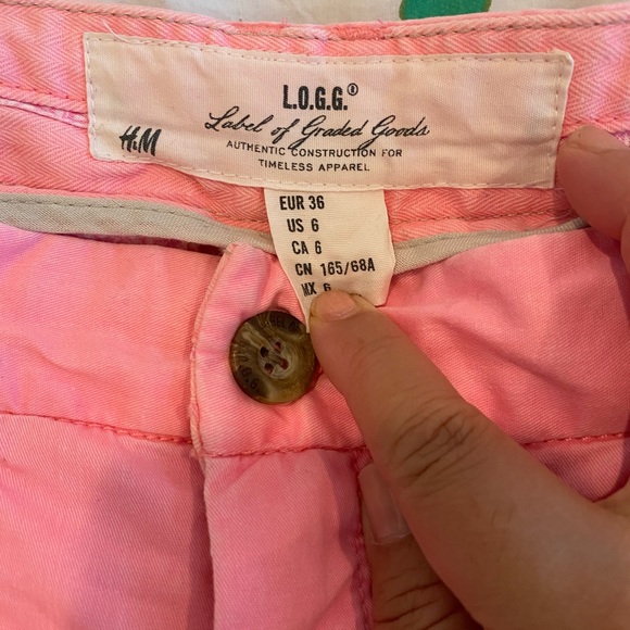 H&M neon pink shorts. Only wore 1,2 times - Picture 3 of 7